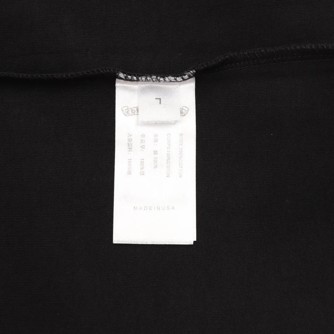 🅿️380 ChromeHearts/Chrome Hearts 25Fw dark pattern cross horseshoe three-dimensional embroidery long-sleeved T-shirt, custom-woven and dyed, washed smooth long-staple cotton, weight 310 grams, the latest counter style, long-sleeved bottoming shirt, thick and stylish, purchased from the original mold, full set of customized accessories, all details are perfectly restored. The design style still combines low-key luxury styles such as rock punk, street hip-hop, and has a very distinctive feeling. Three-dimensional embroidery of a cross on the chest and embroidery of Sanskrit letters on the hem. The ready-made garment has a high weight, a delicate touch, thick and soft texture, and a breathable texture. It has a strong upper body effect and is very comfortable, making it a must-have for autumn and winter. It hides fat and makes you look slimmer. It can be used by both men and women, and the upper body effect is great. Color: black, white Size: M-XXXL